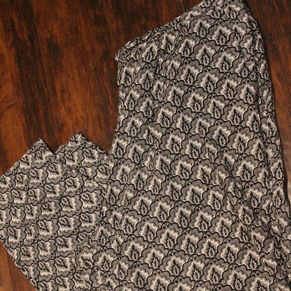 3/$25 🏷 H&M Black & White Pattern Pants Size 12 - Picture 4 of 4